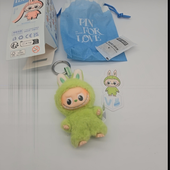POPMART Labubu THE MONSTERS Pin For Love Letter "V" - Picture 2 of 8